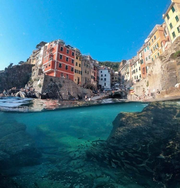 Cast Away Hotel Riomaggiore Bagian luar foto